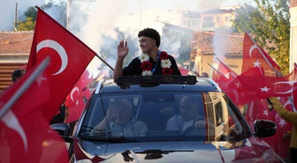 Edirneli güreşçi Ahmet Çiftçi, Balkan altınını Filistinli kardeşlerine armağan etti
