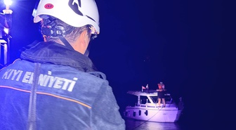 Fethiye'de sürüklenen teknedeki 2 kişi Kıyı Emniyeti ekiplerince kurtarıldı