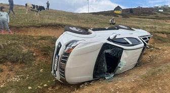 Giresun Görele'de kamyonet geri manevrada devrildi, 1'i ağır 4 kişi yaralandı