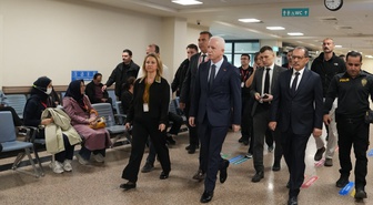 İstanbul Valisi Gül, Maltepe'deki 7 katlı binanın yaralılarını hastanede ziyaret etti