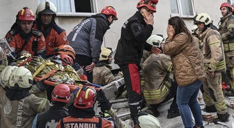 İstanbul'da çöken binada 1 kişi hayatını kaybetti, 3 kişi aranıyor