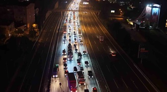 Kağıthane'de taksiye çarpan otomobilin sürücüsü hayatını kaybetti, 2 kişi yaralandı