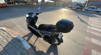 Karaman'da kırmızı ışıkta duran motosiklete çarpan otomobil, polis memurunu yaraladı