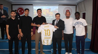 Kayserisporlu futbolcular Kayseri Çocuk ve Gençlik Cezaevi'ne ziyarette bulundu