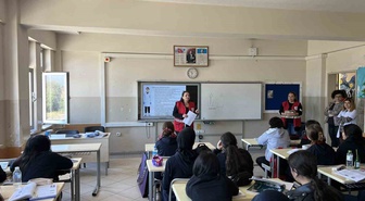 Kızılay Kadın Kolları, Düzce'de öğrencilere Kızılay Haftası'nı anlattı