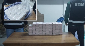 Pendik'te bir evin bodrumundan çuvallar dolusu para çıktı