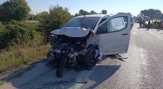 Konya Hüyük'te otomobil hafif ticari araçla çarpıştı, 2 kişi öldü, 2 kişi yaralandı