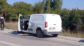 Konya Hüyük'te otomobil ile hafif ticari araç çarpıştı, 3 kişi öldü, 1 kişi yaralandı