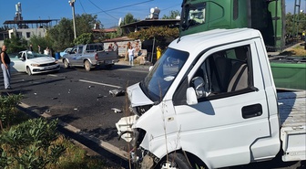 Muğla Milas'ta kamyonet otomobille çarpıştı, 1 kişi öldü 2 kişi yaralandı