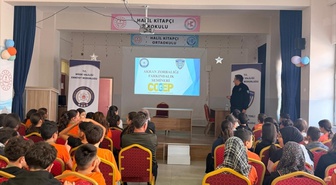 Niğde'de polis ekipleri öğrencilere güvenli internet ve KADES'i drama ile anlattı