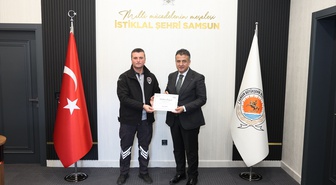 Samsun'da çocuğu tramvaydan kurtaran güvenlik görevlisine ikramiye verildi