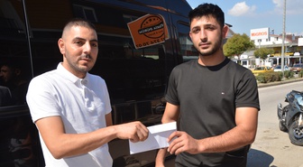 Serik'te yoldan topladığı 3 bin 300 lirayı servis şoförü sahibine teslim etti