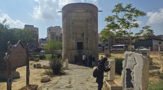 Urumiye'deki 800 yıllık Selçuklu eseri Üç Kümbet turistlerin ilgisini çekiyor