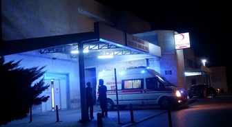 Uzunköprü'de tekel bayiindeki tartışmada biri yoğun bakımda olmak üzere 2 kişi yaralandı