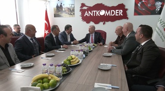 Zafer Partisi Genel Başkanı Özdağ, Antalya'daki hal derneğinde Akcan ile görüştü