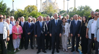 3 gün sürecek 10. Uluslararası Adana Lezzet Festivali mangal ateşiyle açıldı