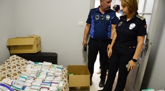 Adana Seyhan'da kilitli odalarda kaçak botoks ve gebelik önleyici ilaç bulundu