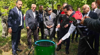 Adilcevaz'ın tescilli cevizinde hasat Vali Karakaya'nın katılımıyla başladı