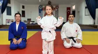 Ankara Çubuk'ta 6 yaşındaki Miray, anne ve babasını da judoya başlattı