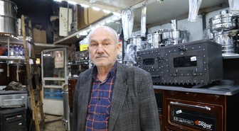 Ankara Çubuk'ta 70 yaşındaki İsmail Demirci, 50 yıldır sobacılık yapıyor