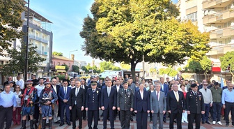 Atatürk'ün Nazilli'ye gelişinin 89. yılı çelenk ve kortejle kutlandı