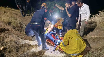 Aydın Efeler'de kontrolden çıkan otomobil uçuruma devrildi, yaralı 1 kişi kurtarıldı