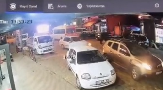 Bartın Ulus'ta 81 yaşındaki H.K. fren yerine gaza basınca otomobil markete girdi