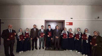 Bilecik Bozüyük'te hafızlığını tamamlayan 10 öğrenciye icazetnameleri verildi