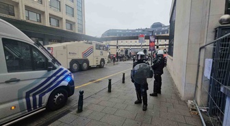 Brüksel'de 10 milyar euroluk kemer sıkma planı protestosunda polisle çatışma çıktı