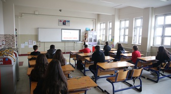 Bursa Mustafakemalpaşa'da akran zorbalığına karşı dijital ağ 23 okulda kullanılıyor