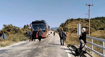 Cide-Bartın yolu 14 aydır kapalı, ulaşım 5 kilometrelik köy yolundan sağlanıyor