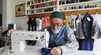 Çubuk'ta terzi Cemil Aktaş, 61 yıldır mesleğini ilk günkü heyecanla sürdürüyor