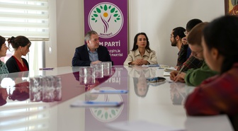 DEM Parti Eş Genel Başkanları, Enternasyonal Gençlik Heyeti ile görüştü