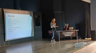 Düzce'de Kasım Aktaş Ortaokulu'nda öğrenci ve öğretmenlere diyabet eğitimi verildi