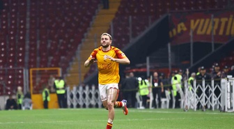 Galatasaraylı Barış Alper Yılmaz, taraftar çağrısına kayıtsız kalmayıp sahaya döndü