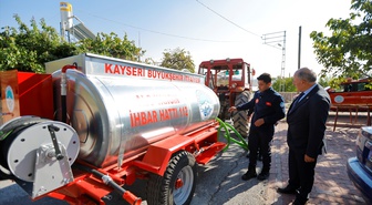 Kayseri Büyükşehir, Kuşçu ve Yemliha'ya traktör arkası yangın söndürme aracı teslim etti