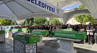 Kayseri İncesu'da trafik kazasında ölen 3 kişi Hulusi Akar Camii'nde toprağa verildi