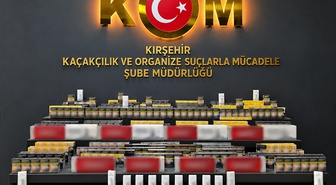 Kırşehir'de polis otomobilde 1250 paket kaçak sigara ve 2 telefon ele geçirdi