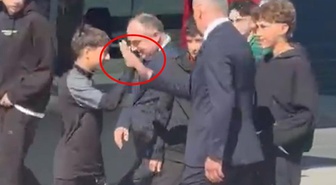 Kritik toplantı öncesi Hacıosmanoğlu'nun keyfi yerinde! Çocuklarla fotoğraf çektirdi