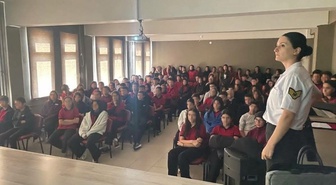 Manisa'da jandarma, lise öğrencilerine ve öğretmenlere siber zorbalık semineri verdi
