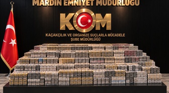 Mardin Midyat'ta 2 araçta 12 bin 900 paket kaçak sigara ele geçirildi
