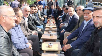 MHP'li Özcoşkun, Diyarbakır Sur'da esnafı ziyaret etti, 'Terörsüz Türkiye' konuşuldu