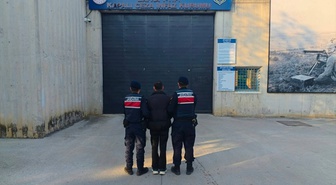 Samsun Bafra'da uyuşturucudan 11 yıl 3 ay hapis cezasıyla aranan firari yakalandı