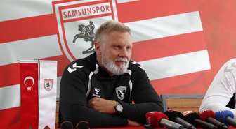 Samsunspor Teknik Direktörü Fink, Trabzonspor maçını 'yılın maçı' olarak nitelendirdi