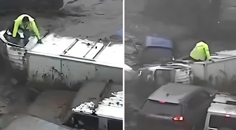 Şili'de sel felaketi! Yan yatan kamyon sürücüsü son anda kurtuldu