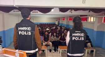 Şırnak Silopi'de Narkotik ekipleri MYO öğrencilerine bağımlılık eğitimi verdi
