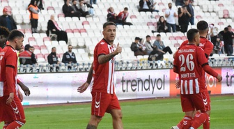 Sivasspor, Pendikspor'u 4-1 yenerek iç sahada ilk galibiyetini aldı