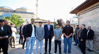 TBMM Başkanı Kurtulmuş, Konya'da Mevlana Müzesi'ni ziyaret edip dua etti