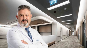 Uzm. Dr. Yalçın, boğaz reflüsünün ses kısıklığı ve öksürükle seyrettiğini söyledi