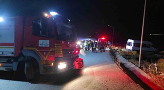 Van Edremit'te tekstil işçilerini taşıyan servis araçları çarpıştı, 8 kişi yaralandı